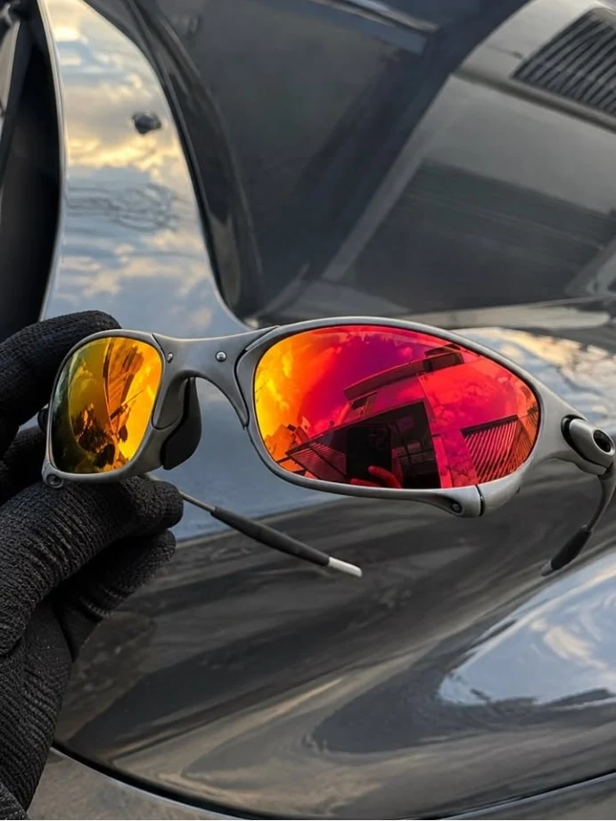 Óculos com lentes espelhadas Ruby em destaque